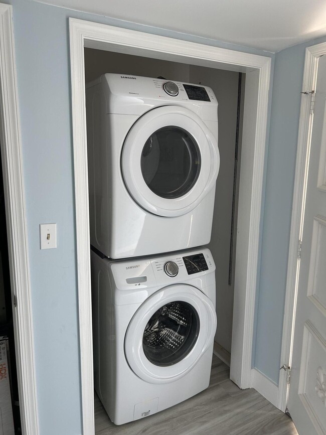 Building Photo - 300 N Hwy A1A