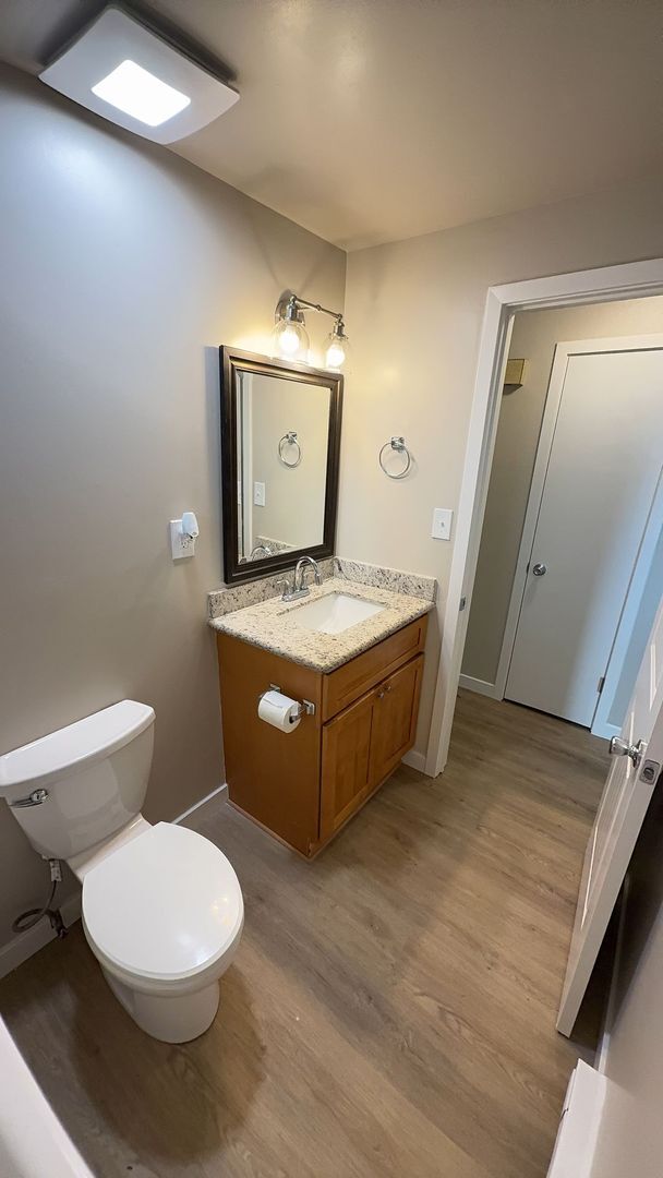 Building Photo - upgraded 2 bedroom 1 bath condo in downtow...