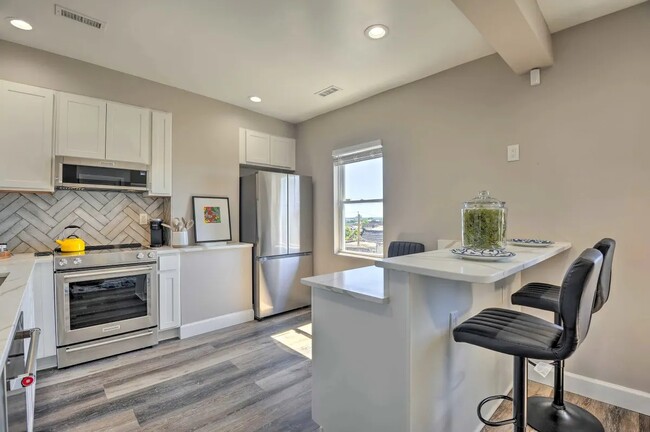 Building Photo - 941 Brooks Ln