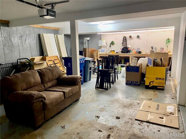 Building Photo - 9 Tree Hill Ct