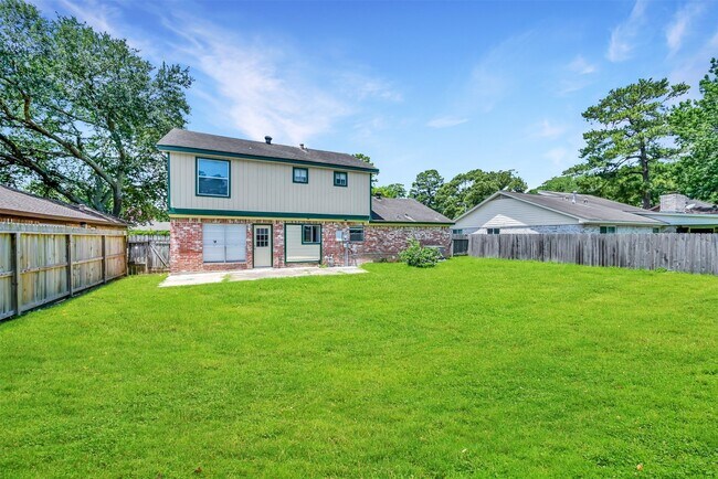 Building Photo - 23814 English Oak Dr