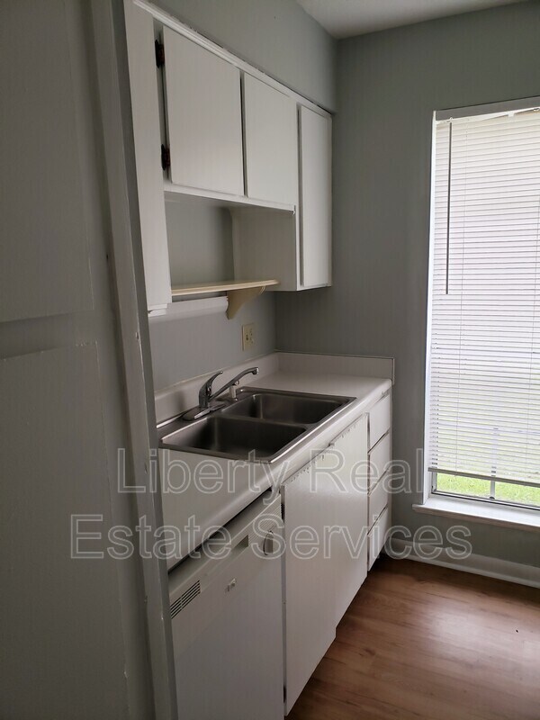 Building Photo - 991 Live Oak Dr