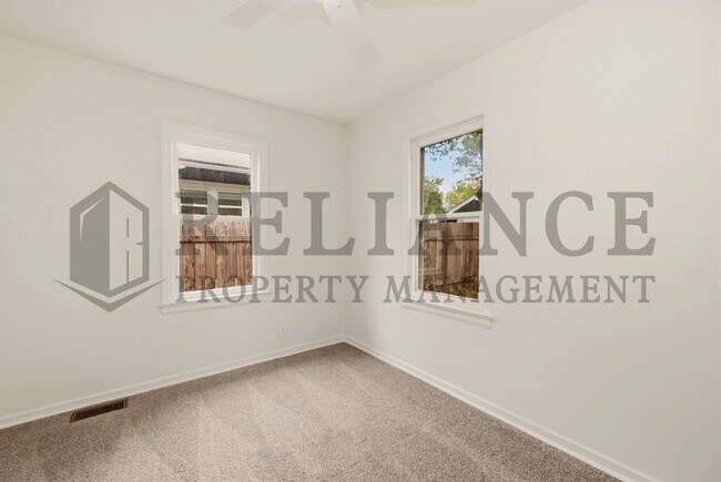 Building Photo - 1434 S Laura Ave
