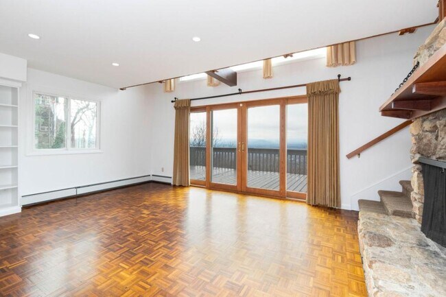 Building Photo - 200 Bent Tree Rd