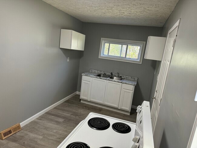 Building Photo - 1911 Morgantown Ave