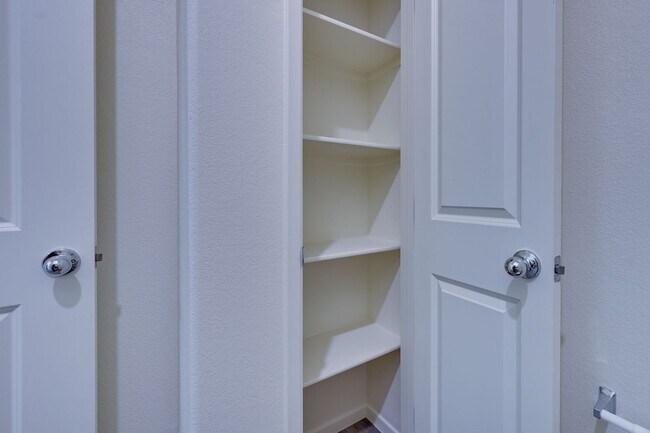 Building Photo - NW 3 Bedroom Townhouse!! Gated Community Pool!! 2 Car Garage!!! No Carpet downstairs.