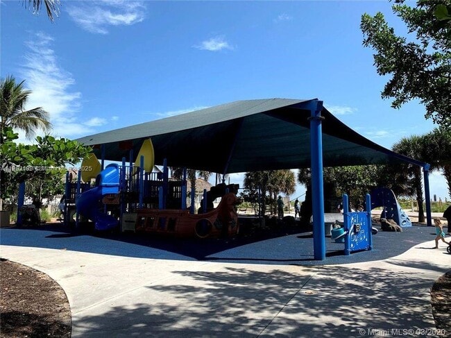 Building Photo - 5401 Collins Ave