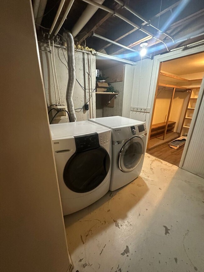 Building Photo - GET $500 OFF THE FIRST MONTHS RENT!!!!