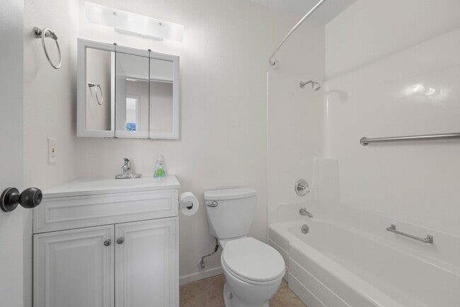 Building Photo - Wonderful Location & Value in Oceana 55+ Community