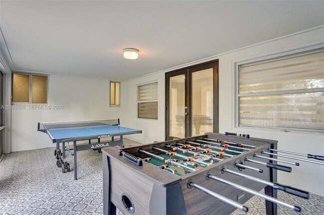 Building Photo - 725 Harrison St