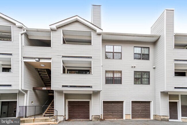 Building Photo - 1603 Carriage House Terrace