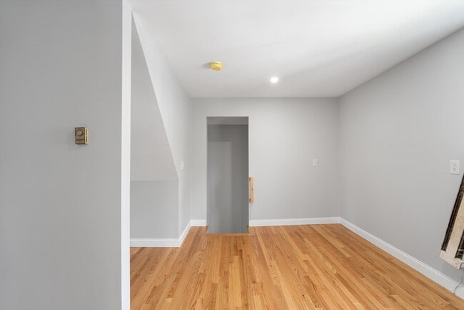 Building Photo - 21 Hartford St