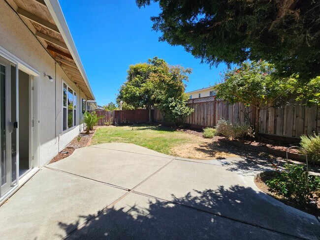 Building Photo - 1344 Tarpon St