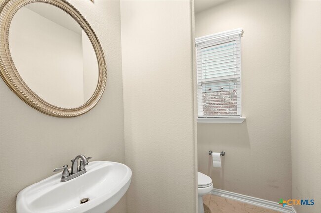 Building Photo - 625 Palmilla St