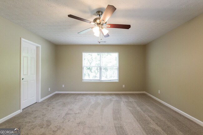 Building Photo - 2791 Groovers Lake Point