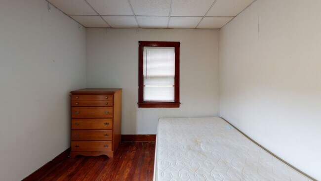 Building Photo - 321-321.5-3215 Hillview Pl