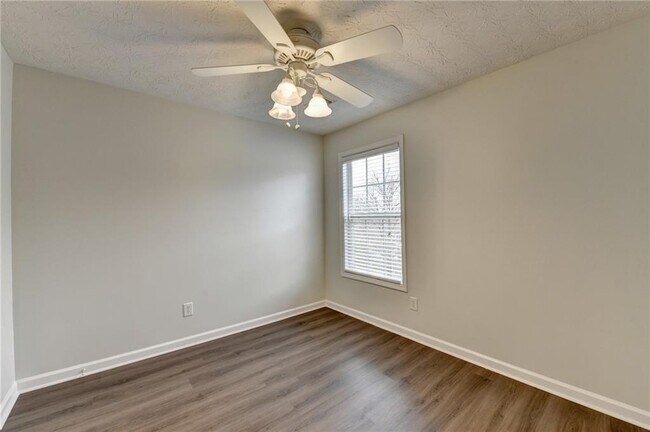 Building Photo - 6670 Island Pointe Dr