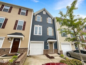 Building Photo - Room in Townhome on Journey Pl