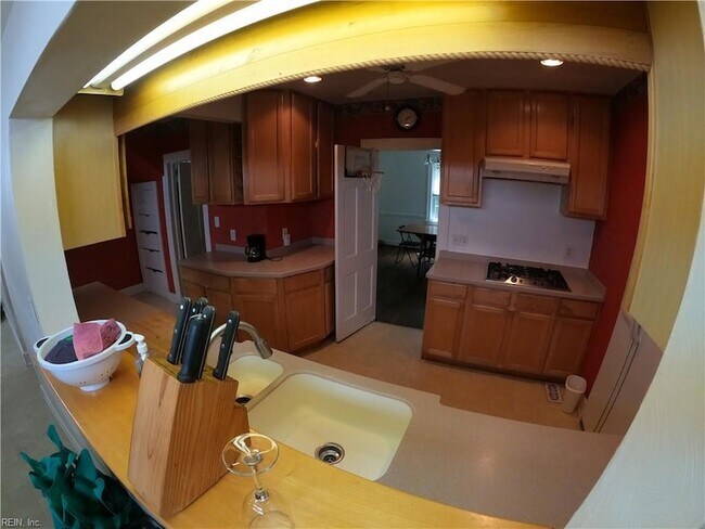 Building Photo - 1600 Cedar Ln