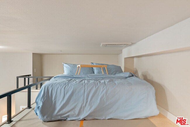 Building Photo - 630 W 28th St