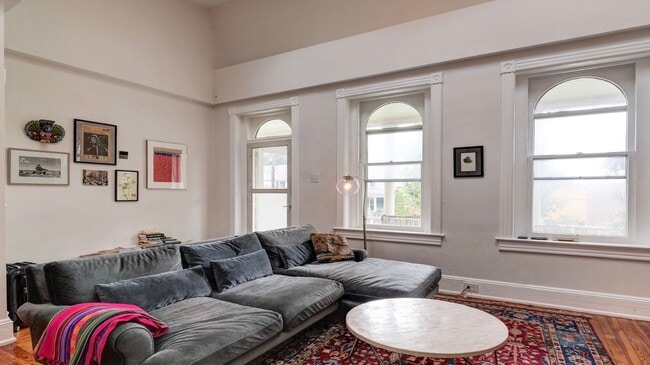 Building Photo - 7106 Maple Ave