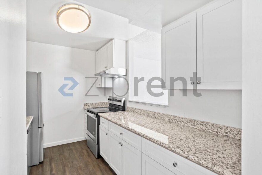 Building Photo - Unit G