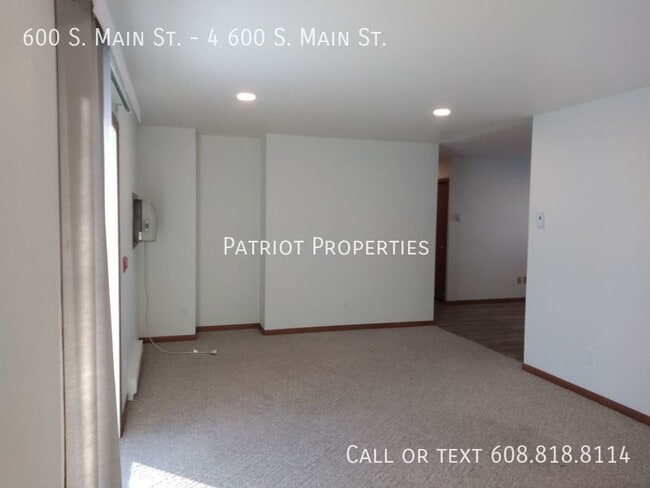 Building Photo - 2 bedroom/ 1 bath apartment in Deerfield, WI