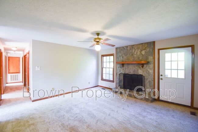 Building Photo - 5827 Labonte Dr