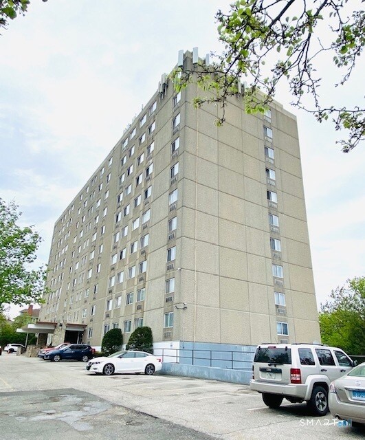 Building Photo - 120 Huntington Turnpike