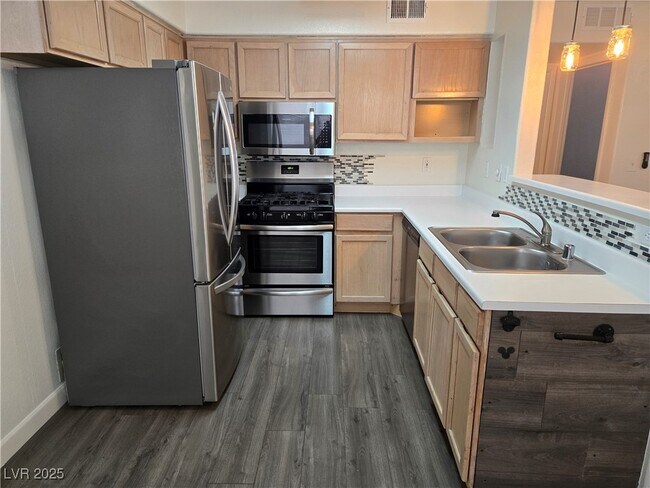 Building Photo - 3168 Tarpon Dr