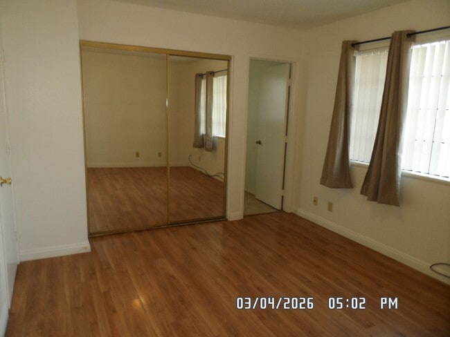 Building Photo - 3 Bedrooms, 1.75 Bathrooms, 2 Car Garage, Fully Fenced, Central Air & Heat, Large Lot, Wood Flooring