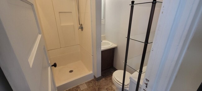 Building Photo - 706 E Lewis St