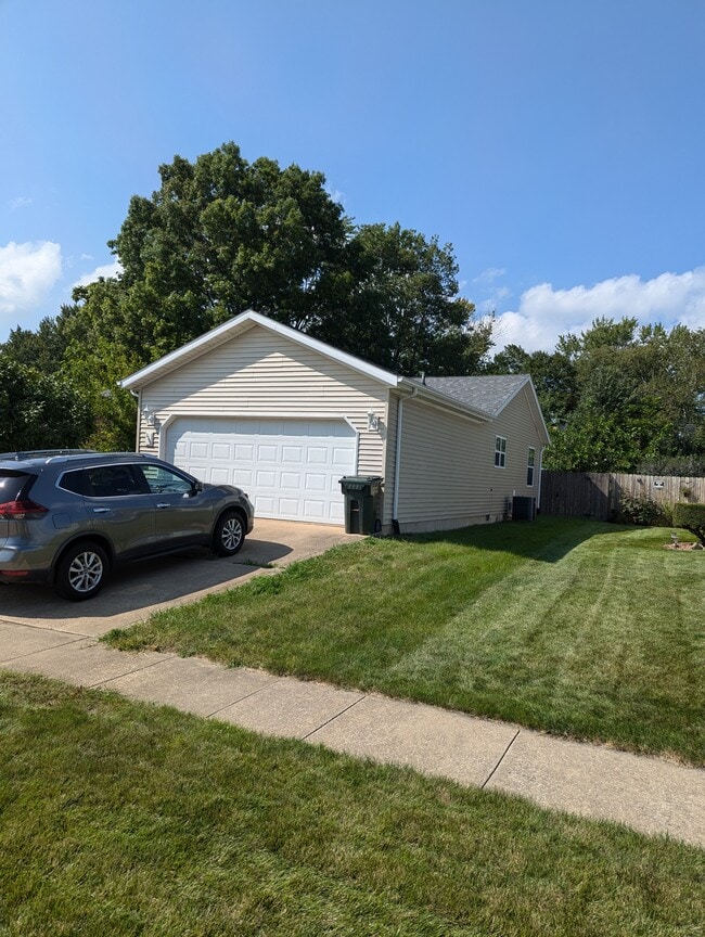 Building Photo - 2306 E Delaware Ave