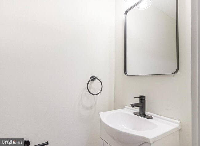 Building Photo - 3040 N Water St