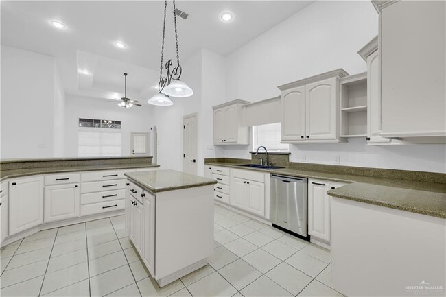 Building Photo - 22 Midlands Cir