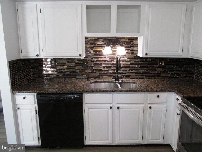 Building Photo - 4906 Berryhill Cir