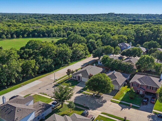 Building Photo - 8212 Canoe Ridge Ln