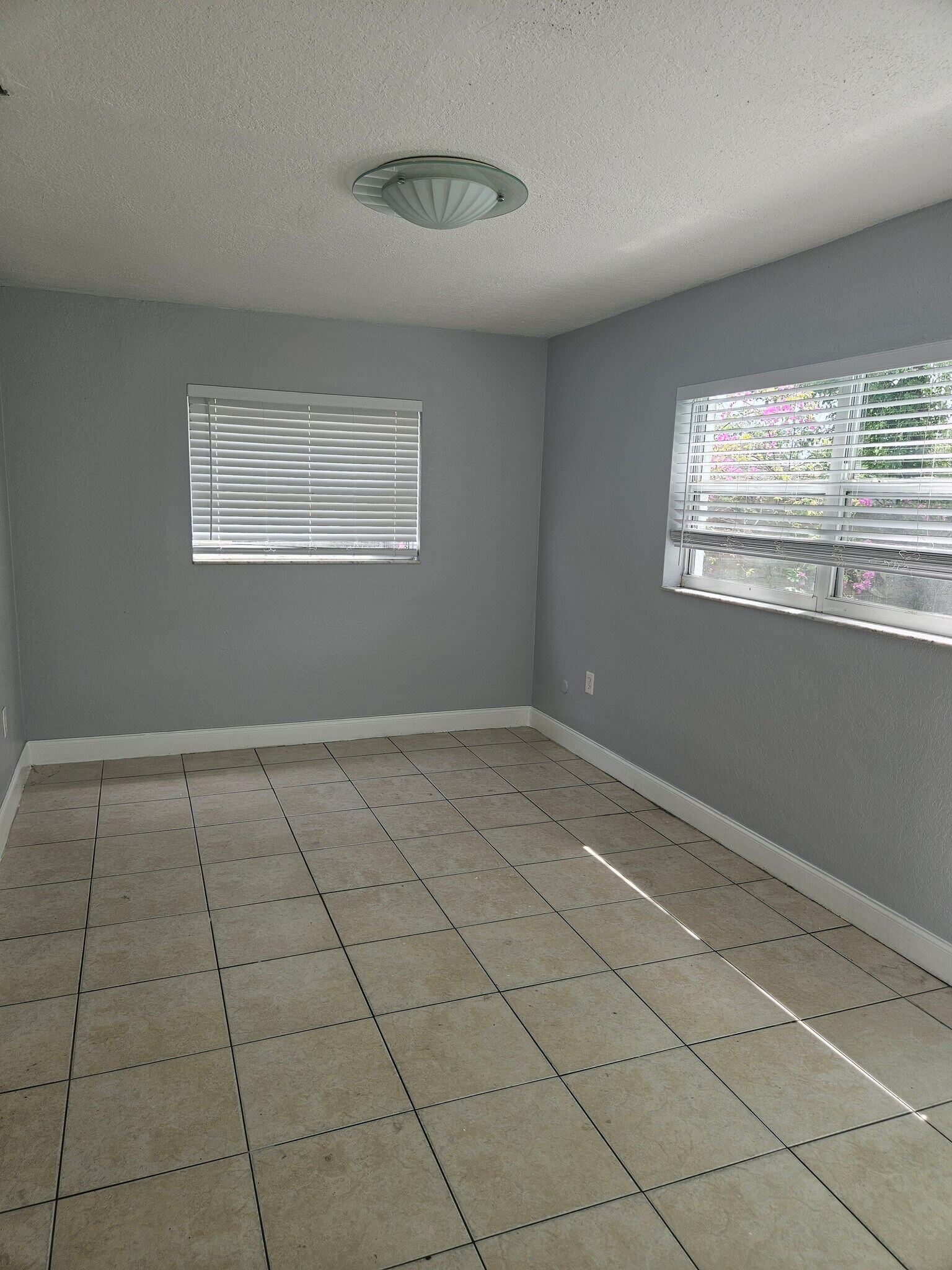 Building Photo - 309 Avanda Ct