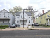 Building Photo - Spacious 1/2 duplex with 4-bedrooms & 1 fu...