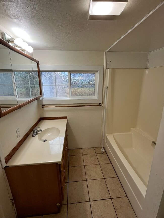 Building Photo - Charming 2-bedroom, 1-bathroom in Downtown Albany!