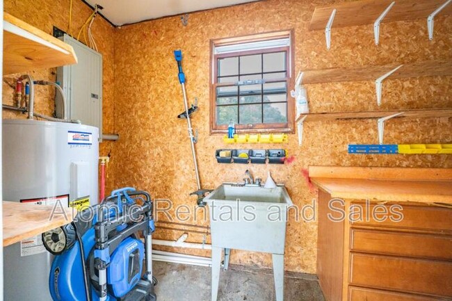 Building Photo - 815 Julianne Dr