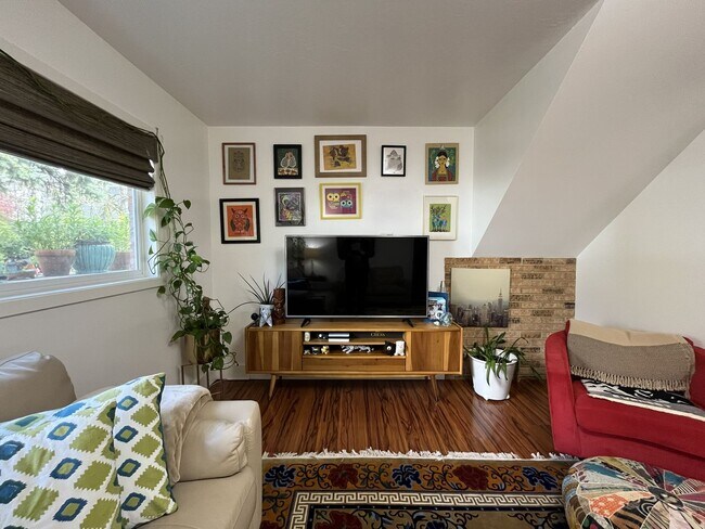 Building Photo - Comfortable Living in Bethany with Two Separate Units, Expansive 0.45-Acre Lot & Versatile Detach...