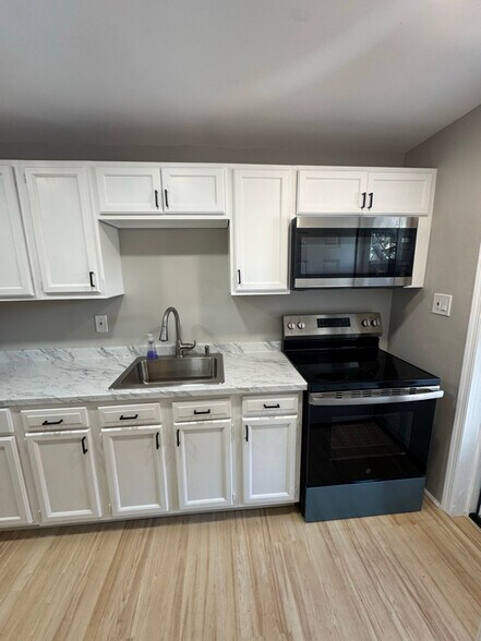 Building Photo - 548 Ridge Ave