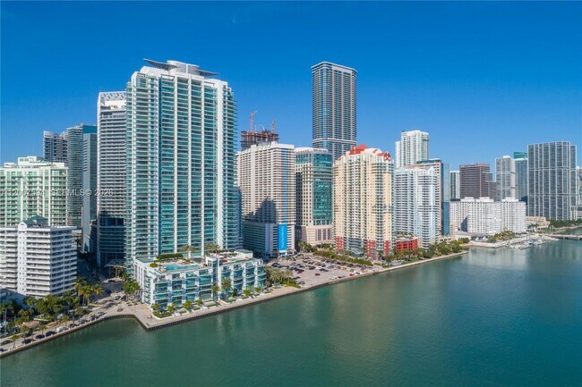 Building Photo - 1331 Brickell Bay Dr