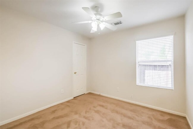 Building Photo - 15527 Fir Woods Ln