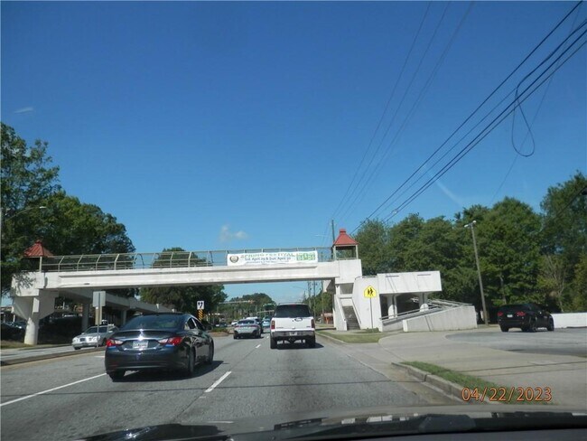 Building Photo - 2571 Park Rd