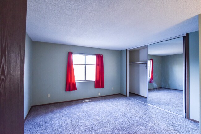 Building Photo - 3355 Mirage Dr