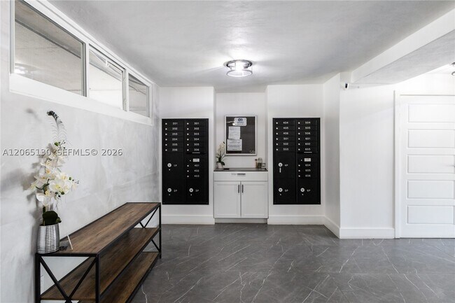 Building Photo - 1030 9th St