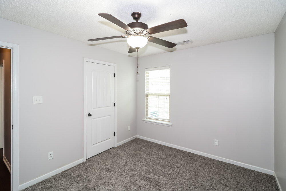 Building Photo - 9450 Darren Cir S