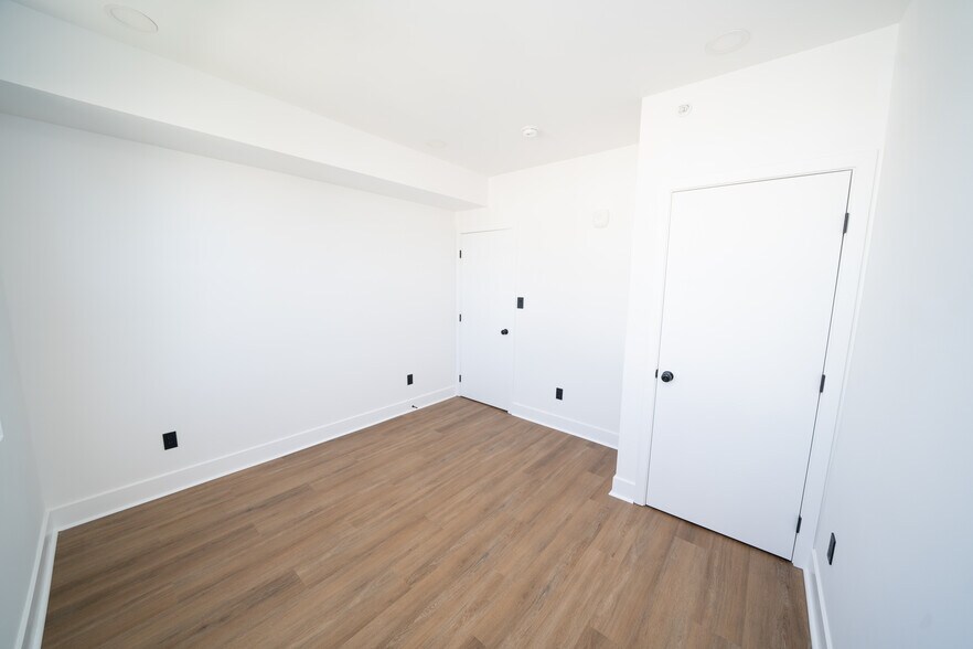 Building Photo - 4927 Catharine St